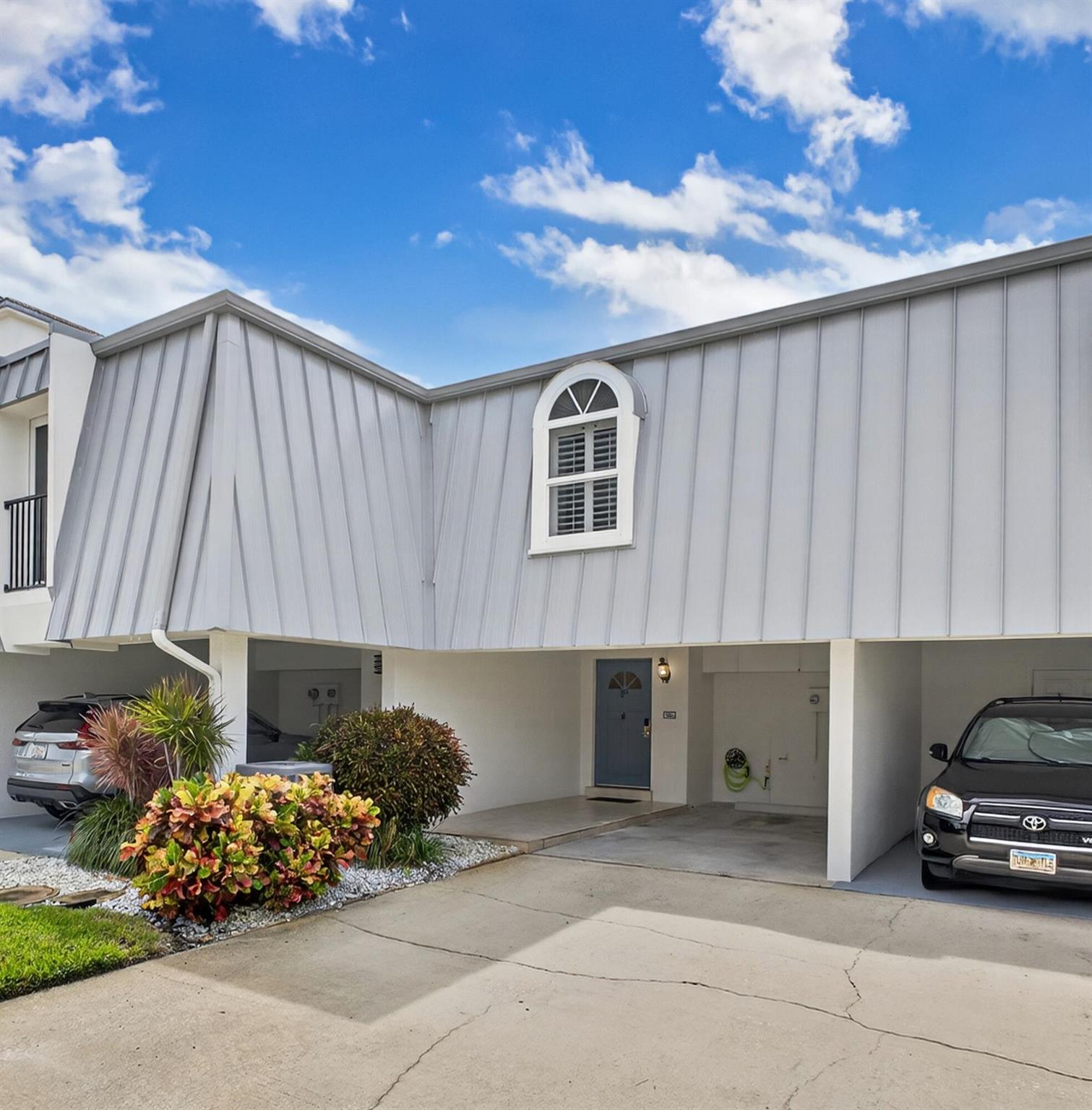View photos, virtual tours, details... 382 Golfview Road C
