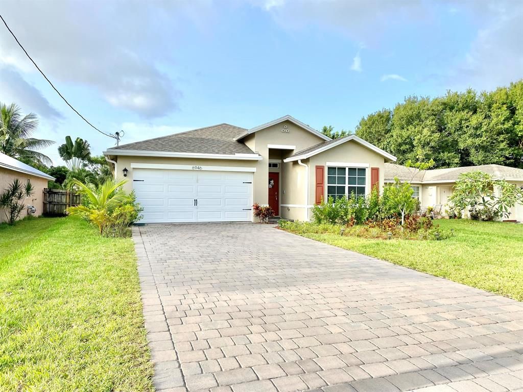 Photo of 6946 Palm Garden Street, Jupiter, FL 33458 (MLS # R10740788)
