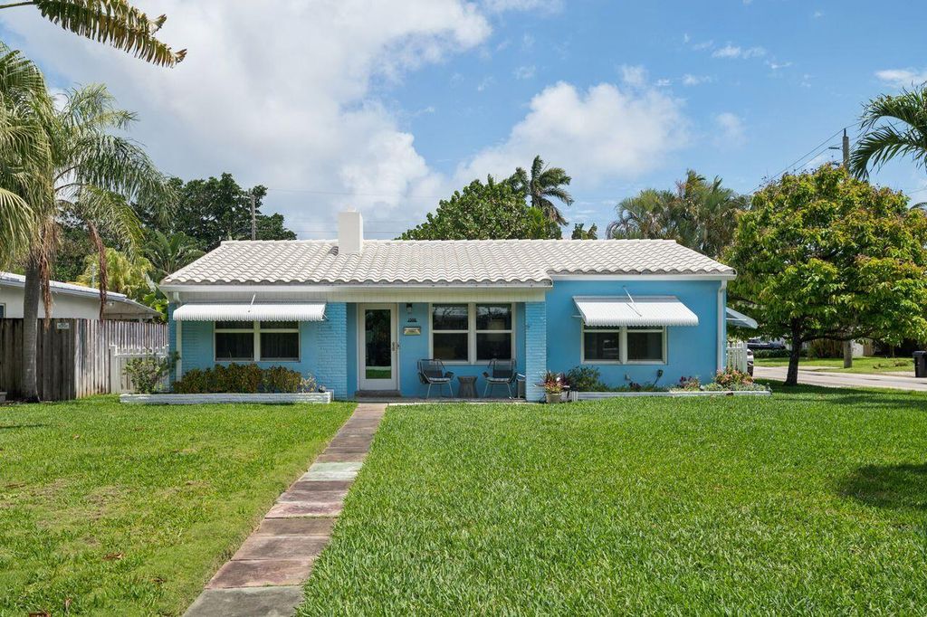 Photo of 1500 NE 17th Avenue, Fort Lauderdale, FL 33304 (MLS # B26013909)