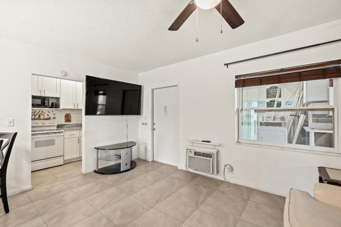 CARRIAGE LIGHT CONDO - Residential