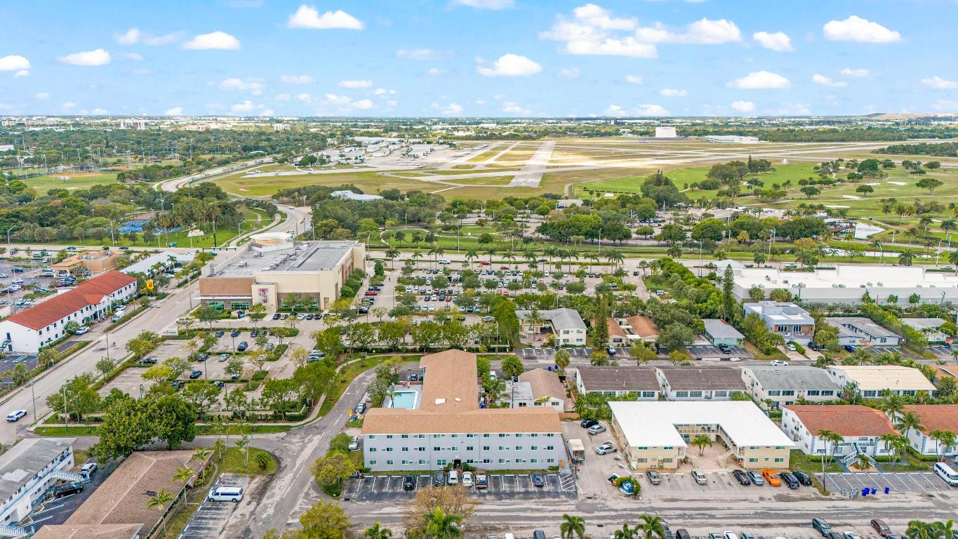 CARRIAGE LIGHT CONDO - Residential