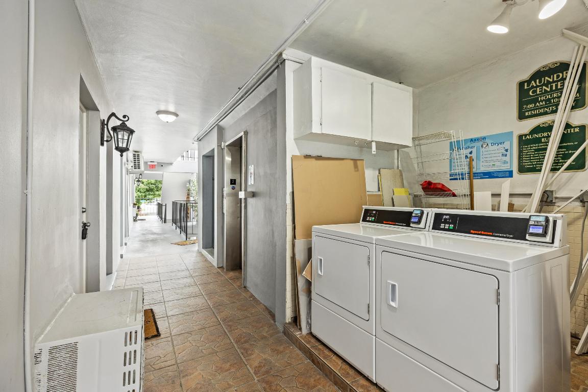 CARRIAGE LIGHT CONDO - Residential