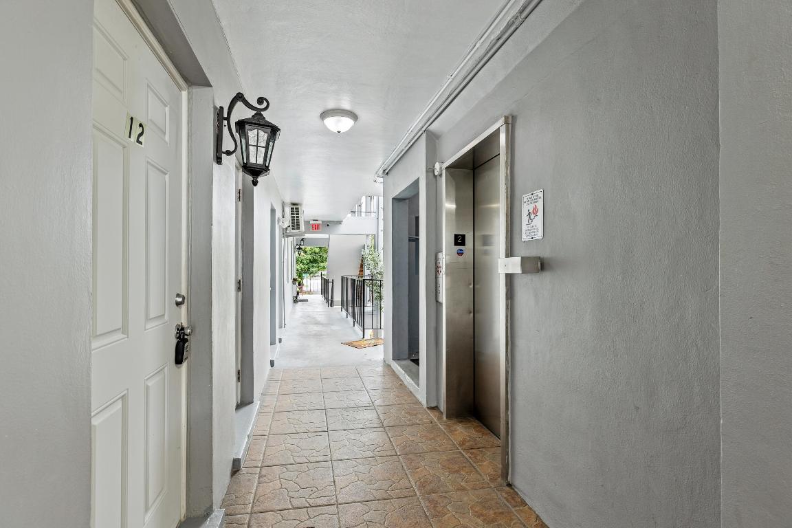 CARRIAGE LIGHT CONDO - Residential