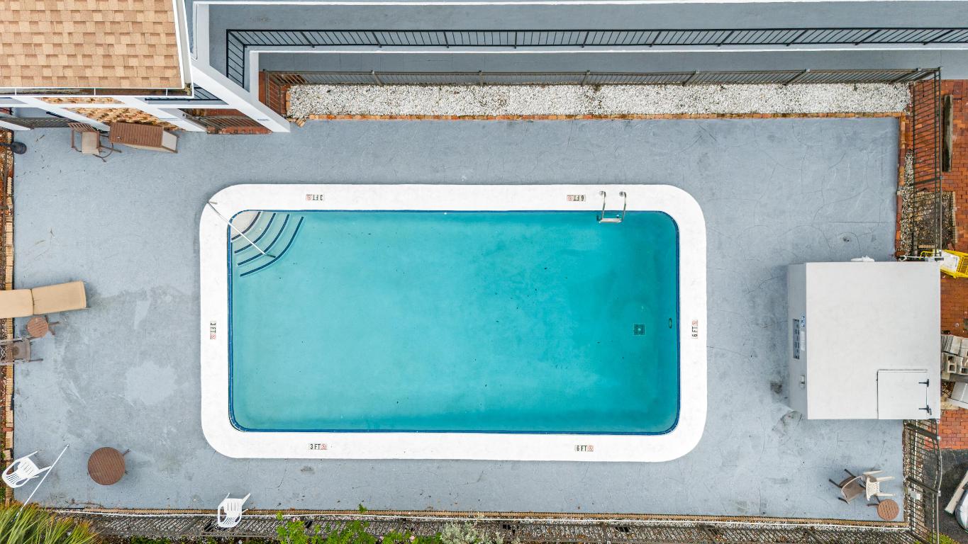 CARRIAGE LIGHT CONDO - Residential