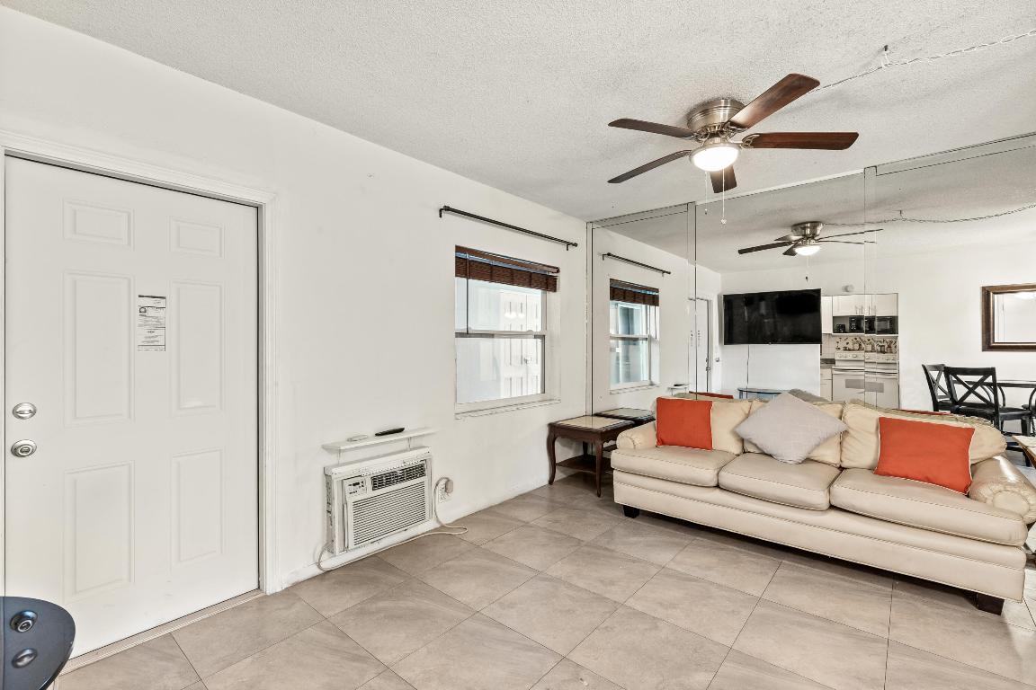 CARRIAGE LIGHT CONDO - Residential