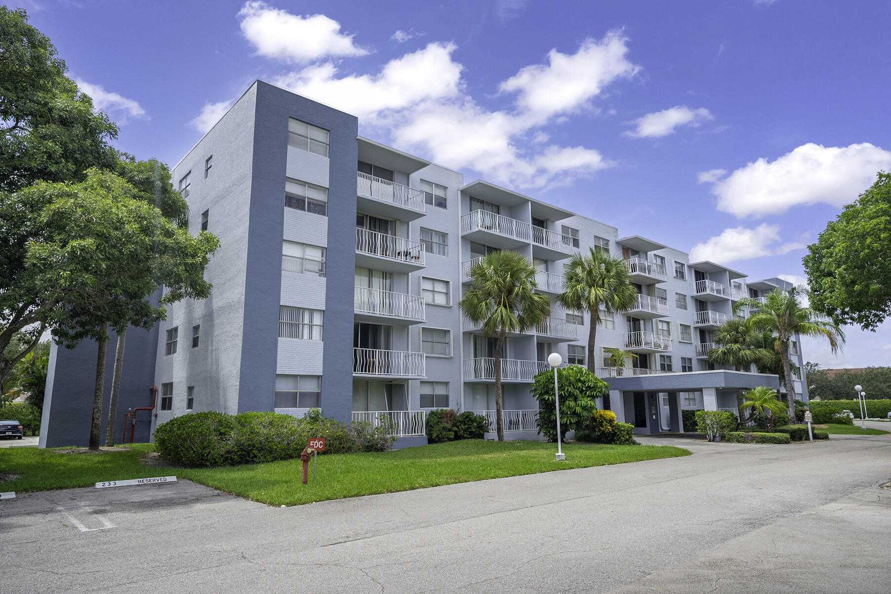 BREAKWATERS OF THE PALM BEACHES CONDO - Residential