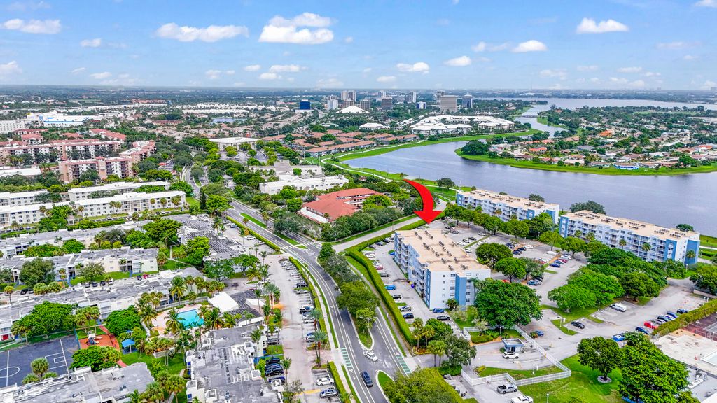 Photo of 500 Executive Center Drive #3k, West Palm Beach, FL 33401 (MLS # B26022030)