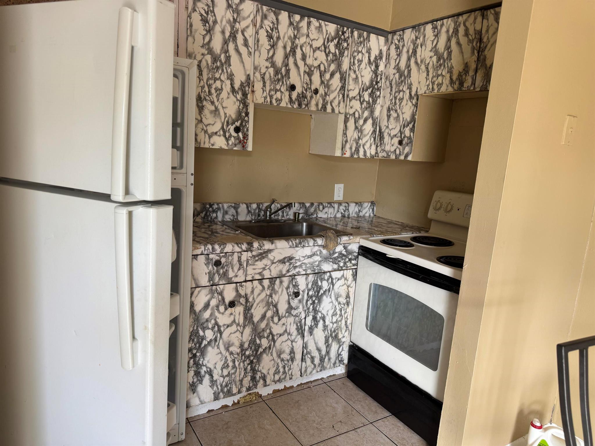 LAKEWOOD GARDENS PL 1 IN - Residential Lease