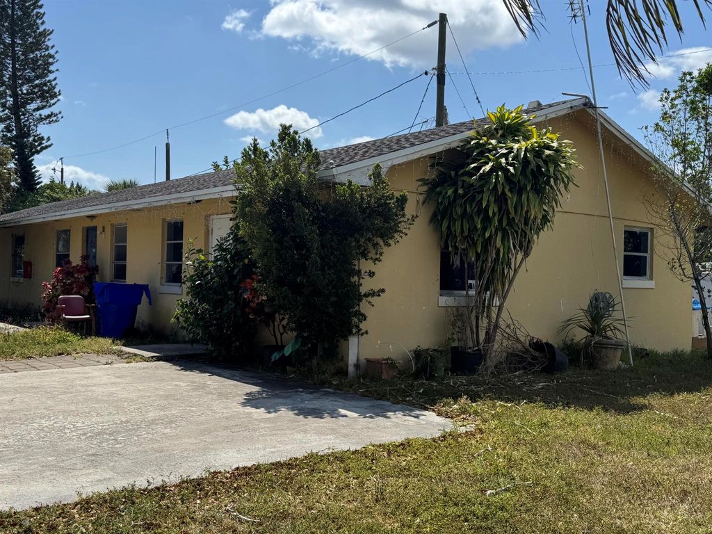 Photo of 3660 Coconut Road, Palm Springs, FL 33461 (MLS # R11126128)