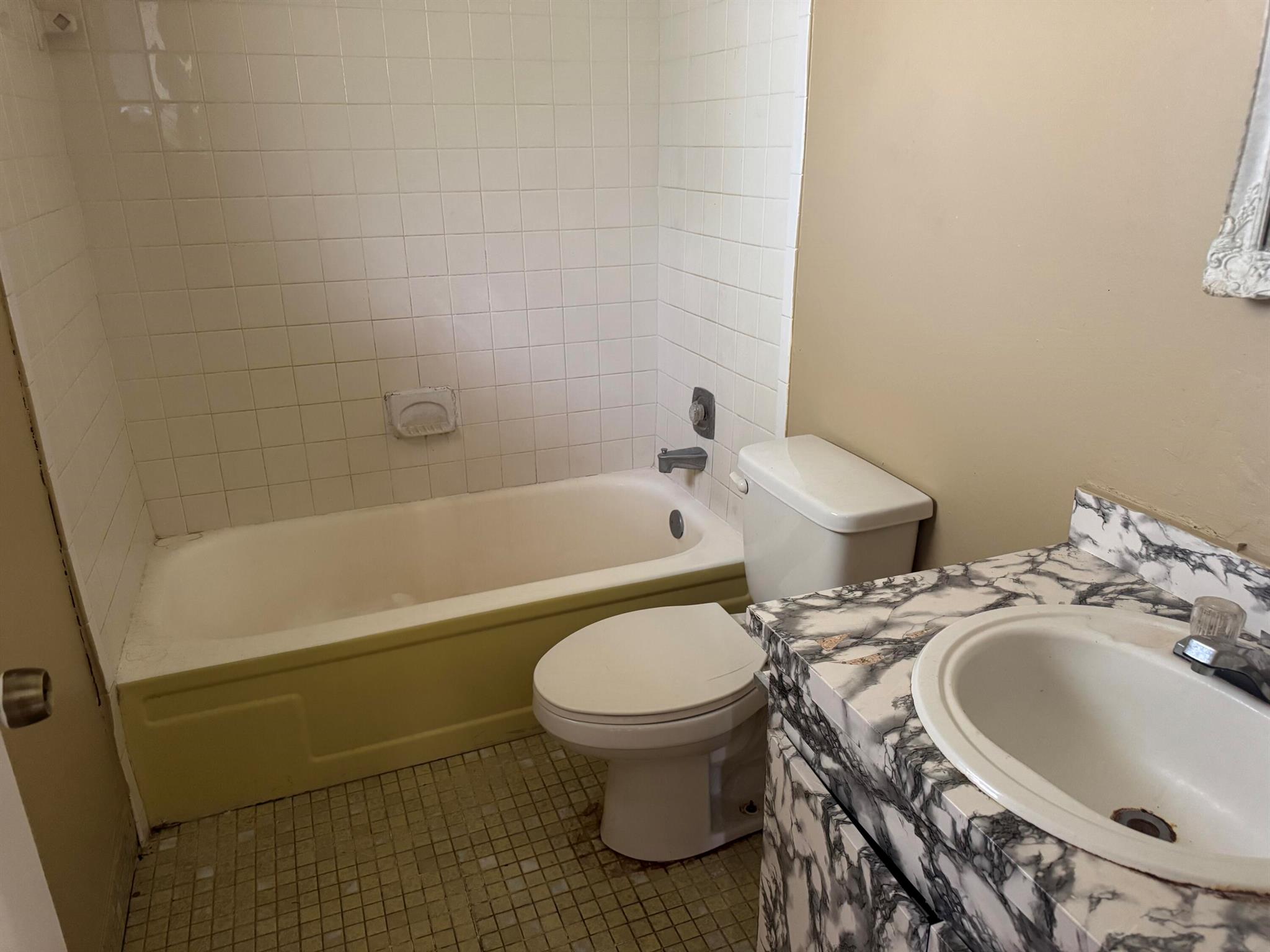LAKEWOOD GARDENS PL 1 IN - Residential Lease