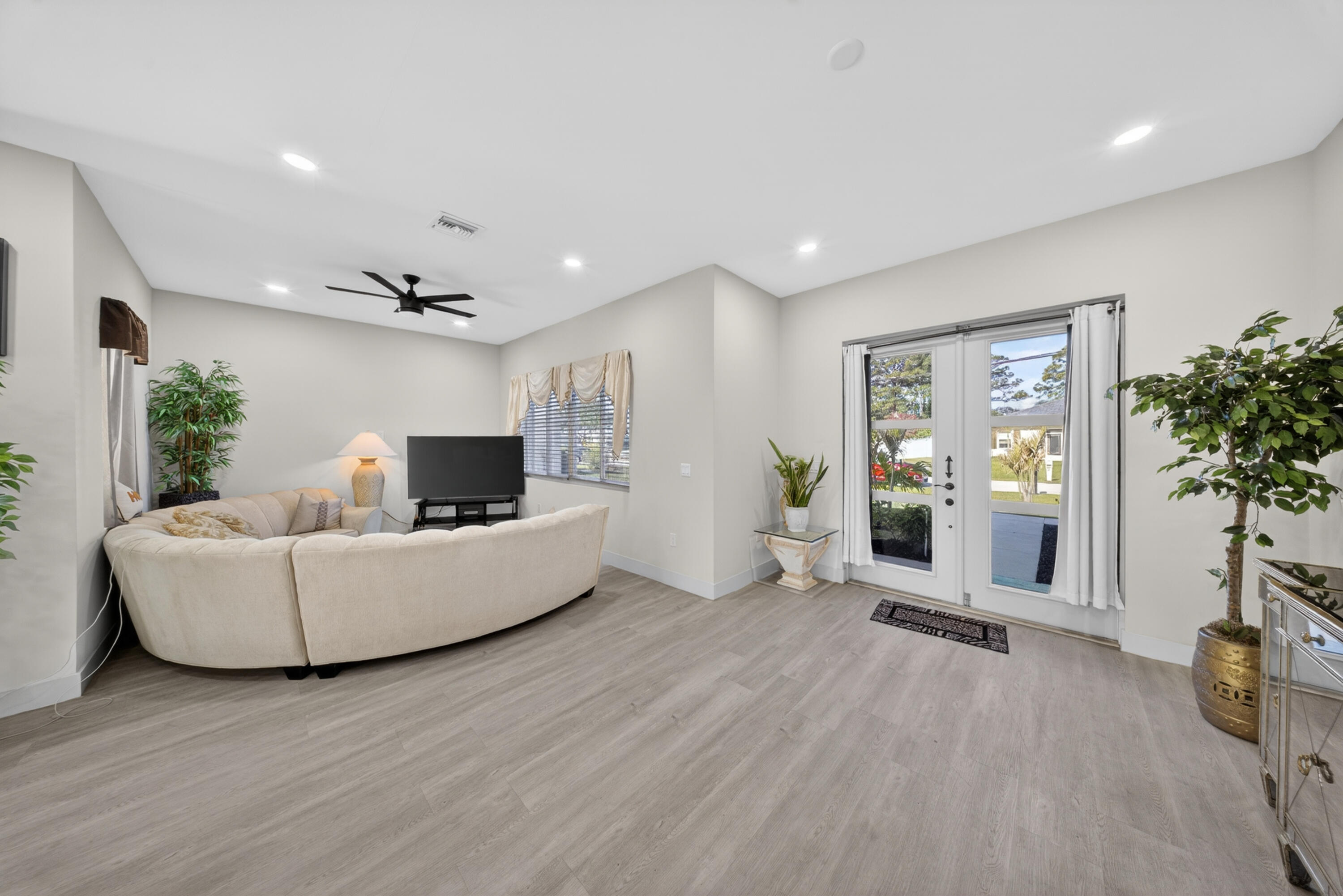 PORT ST LUCIE SECTION 8 - Residential