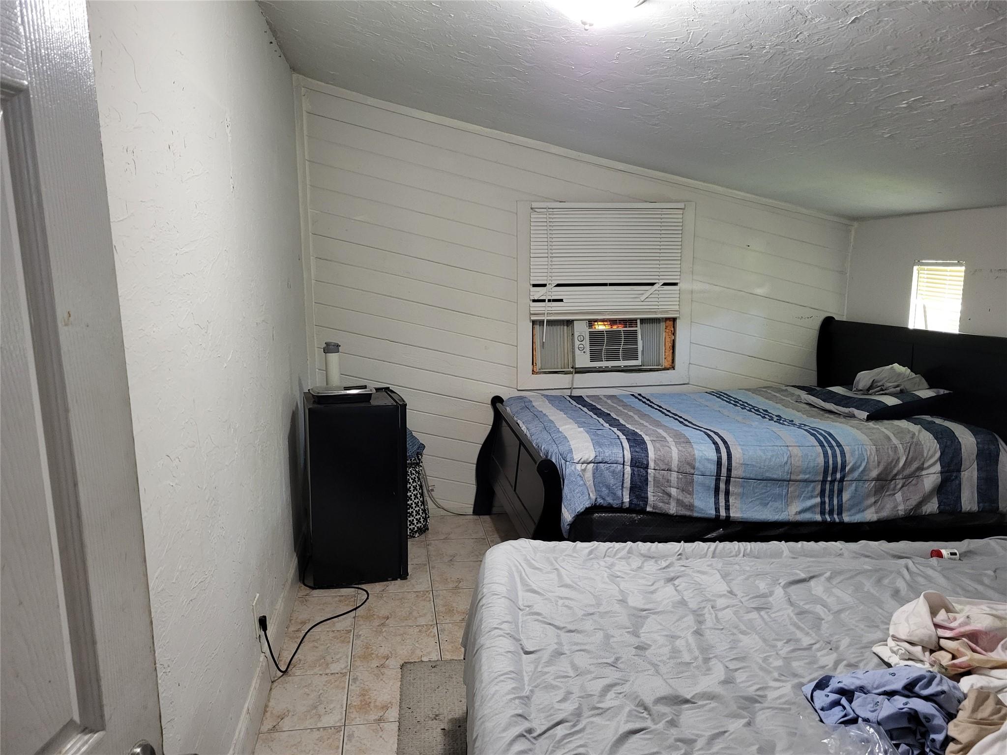 View photos, virtual tours, details... 2330 NE 1st Ave