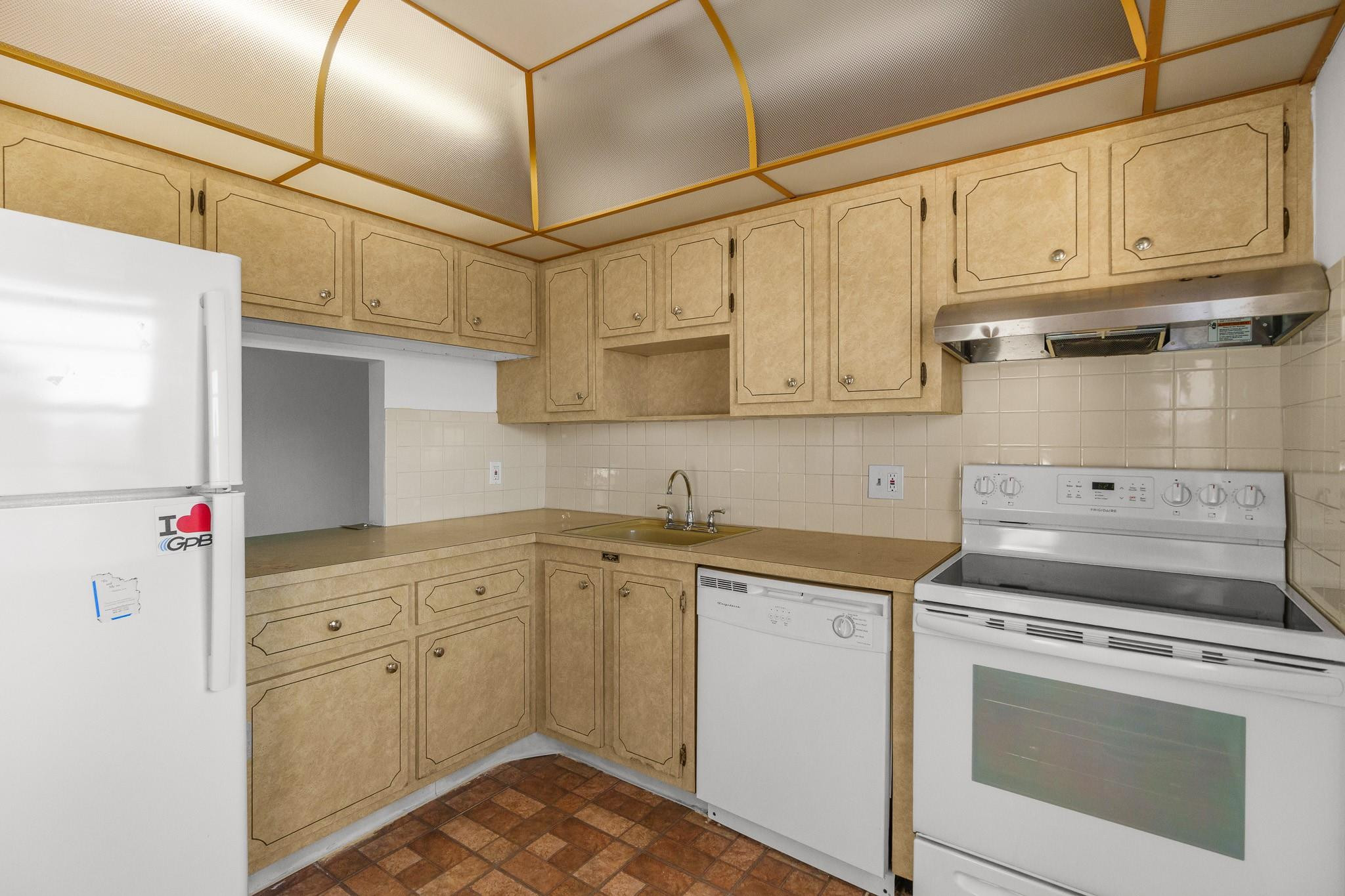 Oriole Golf & Tennis Club - Residential