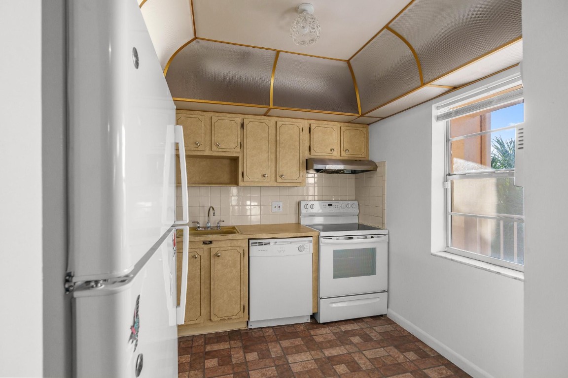 Oriole Golf & Tennis Club - Residential