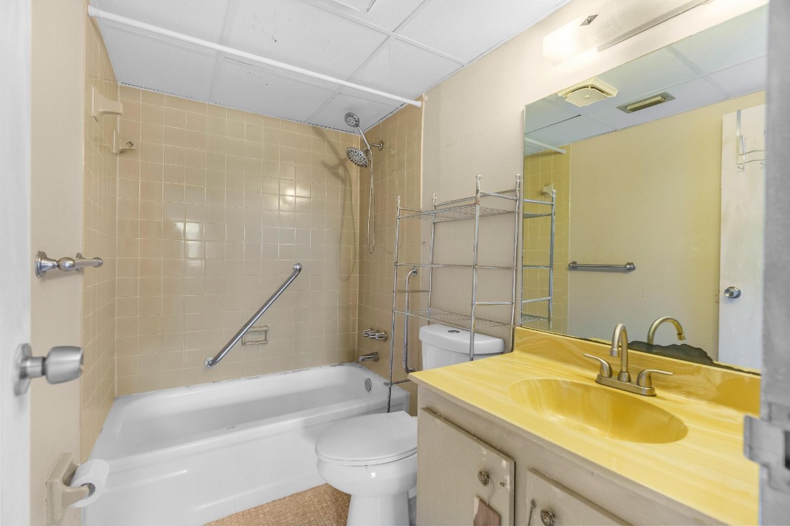 Oriole Golf & Tennis Club - Residential