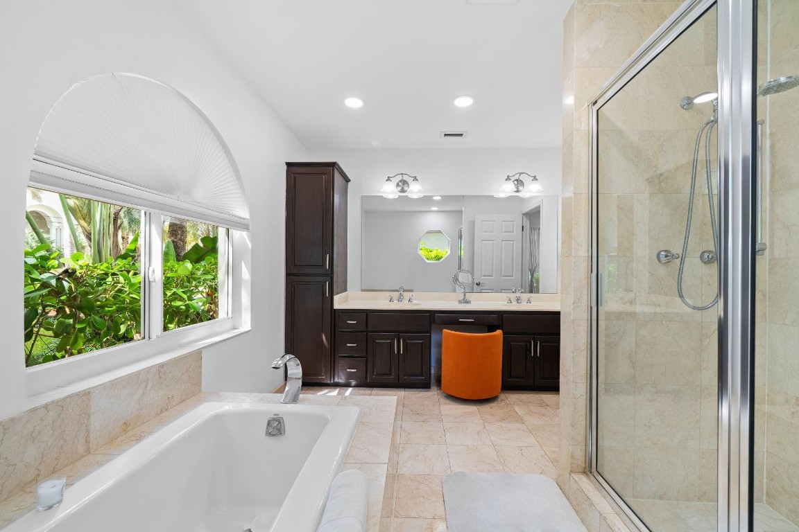 BARCELONA ISLE - Residential