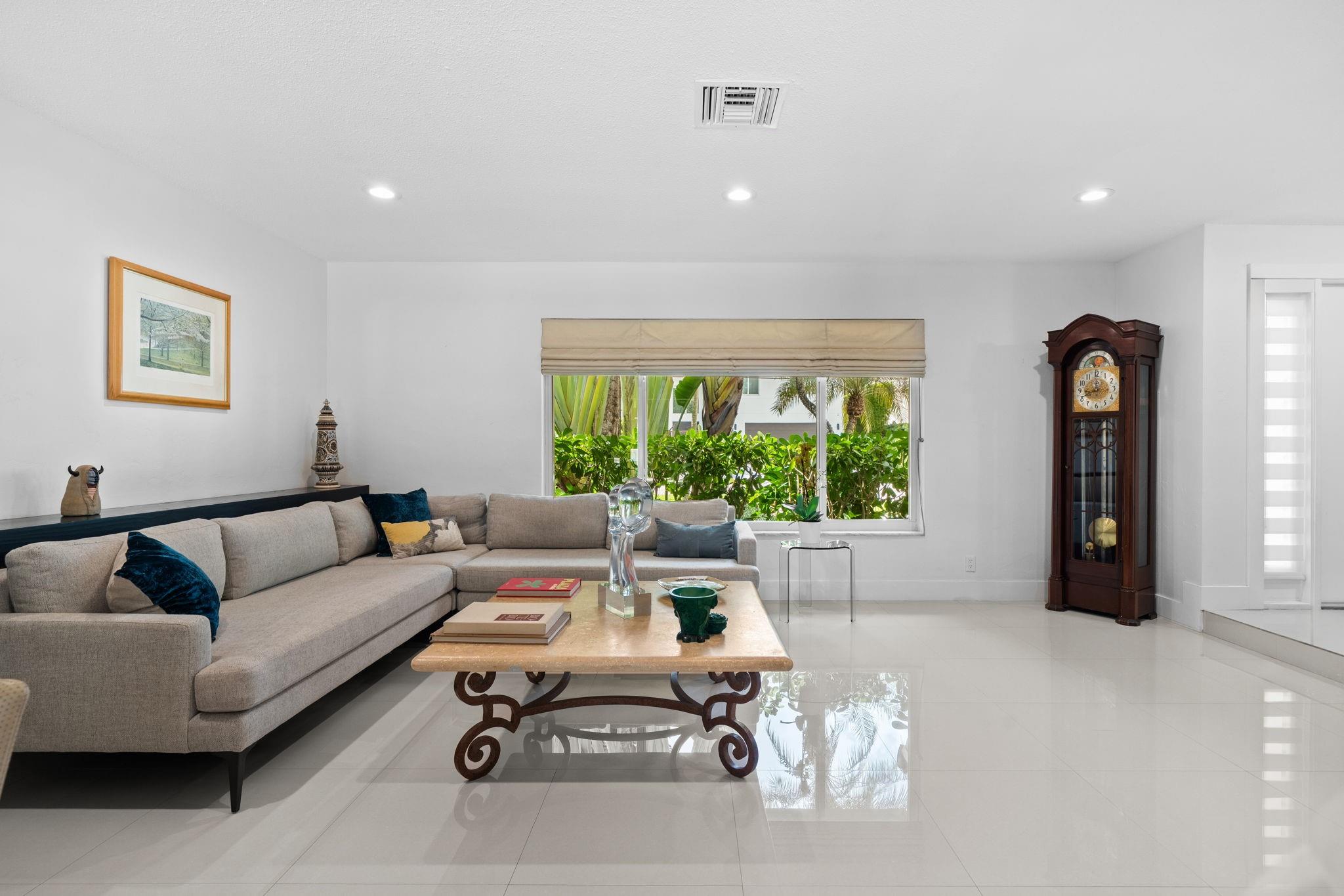 BARCELONA ISLE - Residential