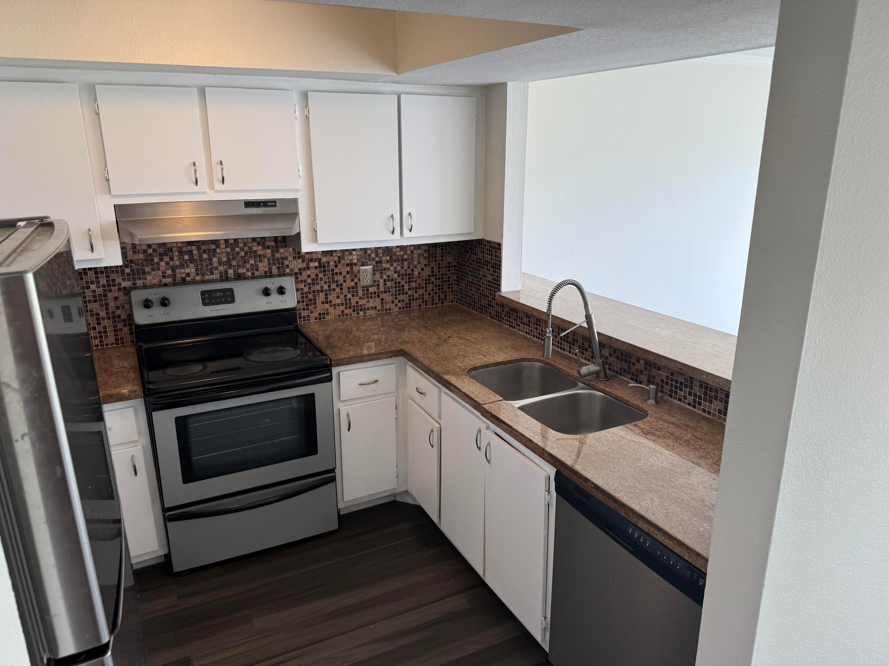 VILLAGE GREEN OF BOCA RATON CONDO - Residential