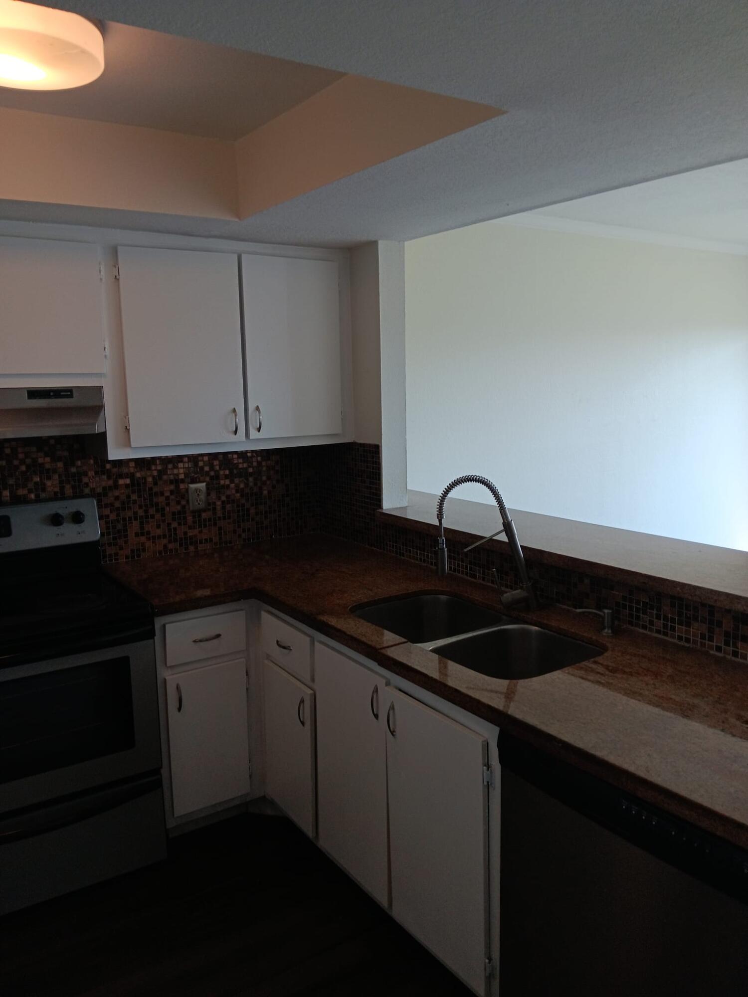 VILLAGE GREEN OF BOCA RATON CONDO - Residential