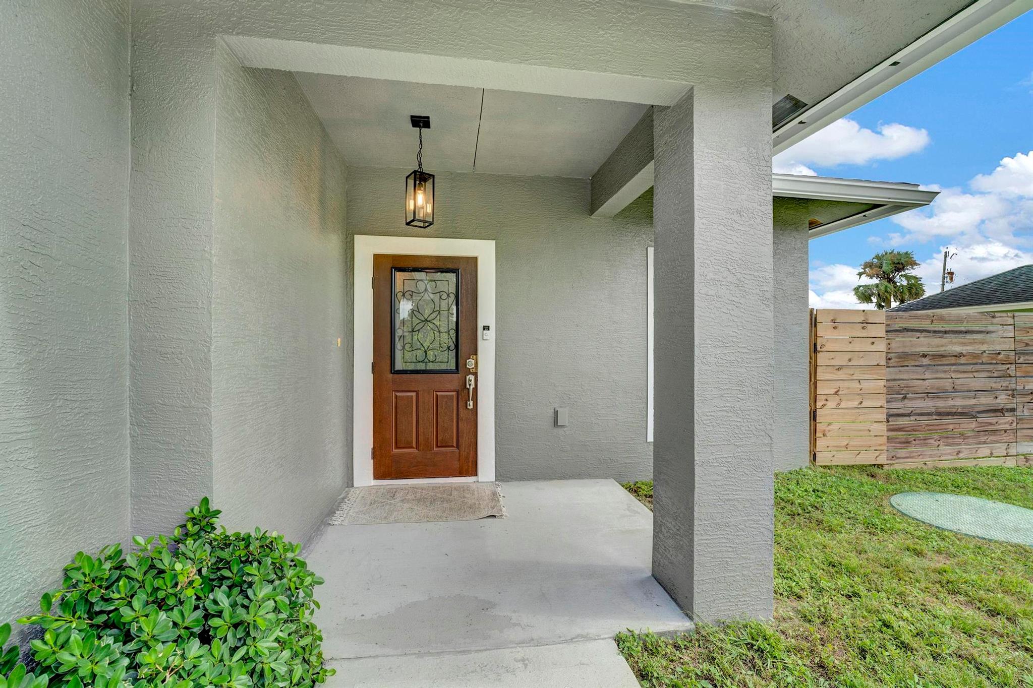 2001 Sw Aguero St