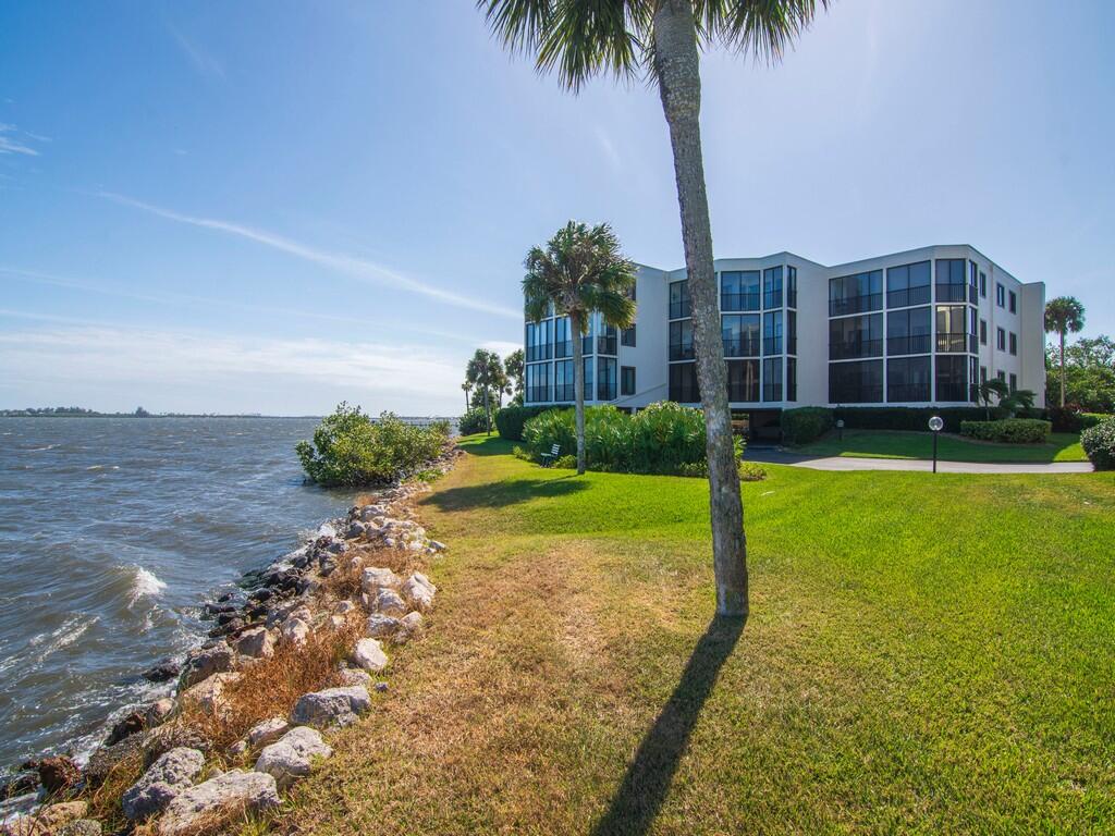 PELICAN POINTE OF SEBASTIAN V - Residential