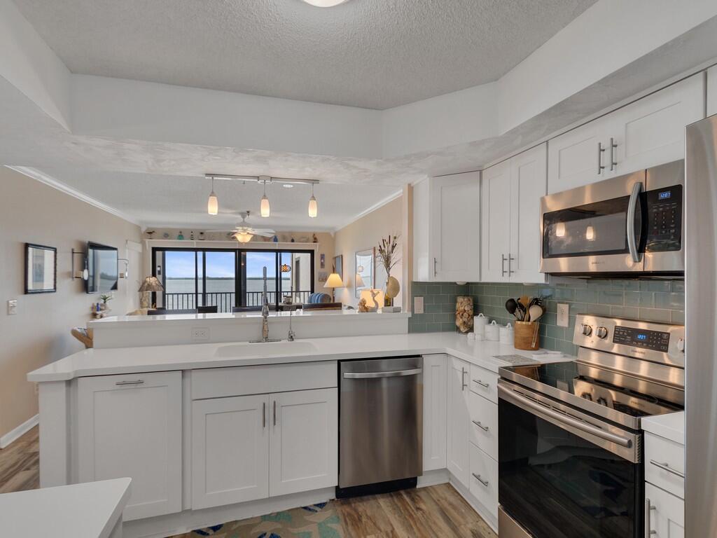 PELICAN POINTE OF SEBASTIAN V - Residential