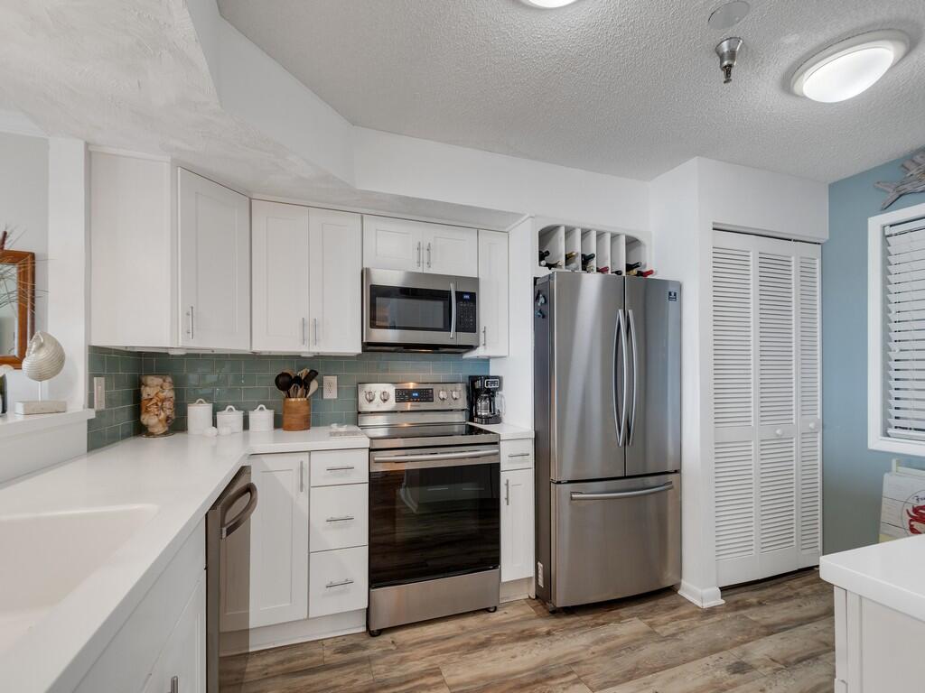 PELICAN POINTE OF SEBASTIAN V - Residential