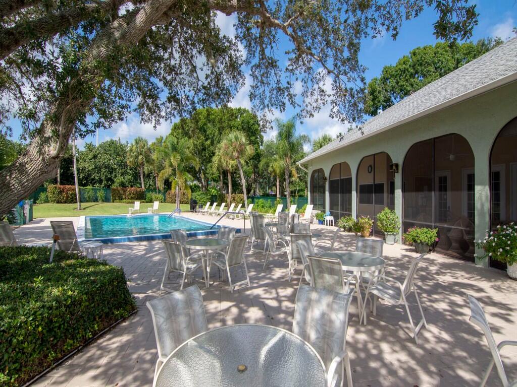 PELICAN POINTE OF SEBASTIAN V - Residential