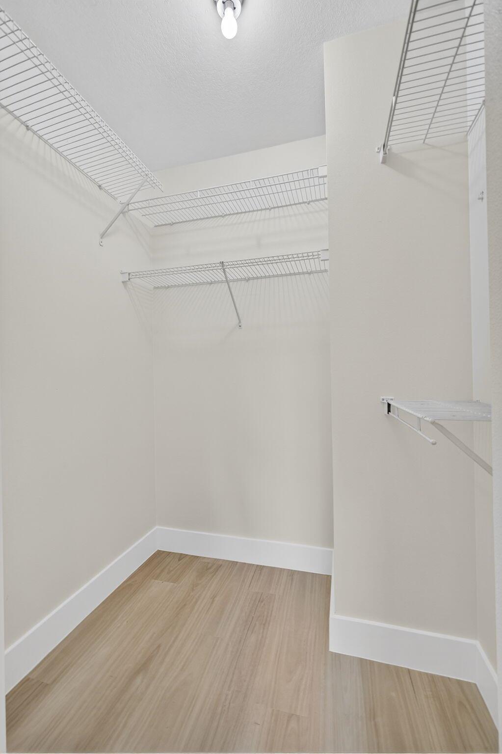 THOUSAND OAKS - Residential Lease