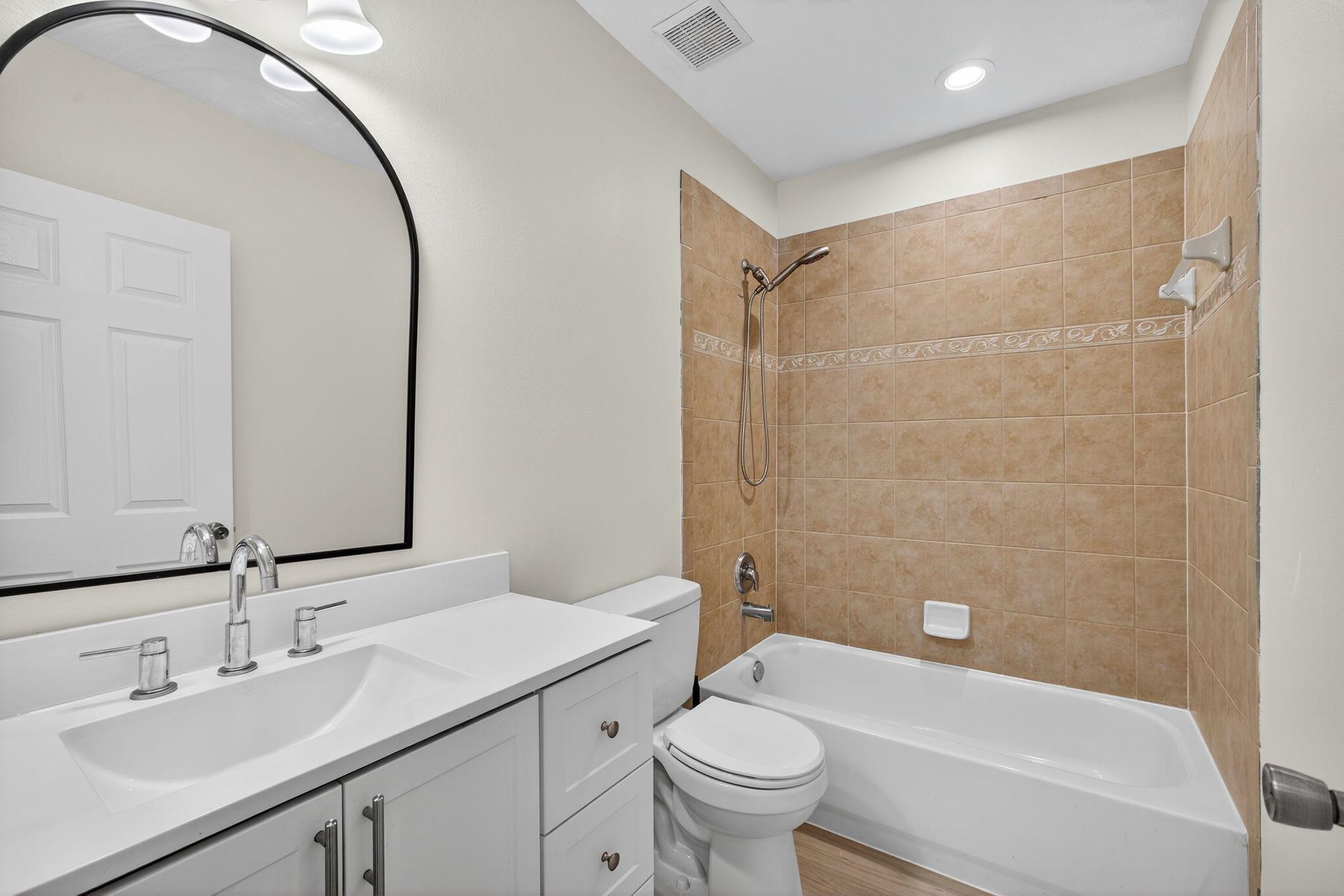 THOUSAND OAKS - Residential Lease