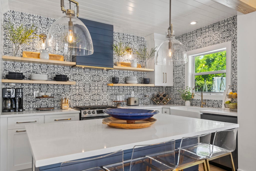 Photo of 711 SW 27th Way, Boynton Beach, FL 33435 (MLS # B26041330)