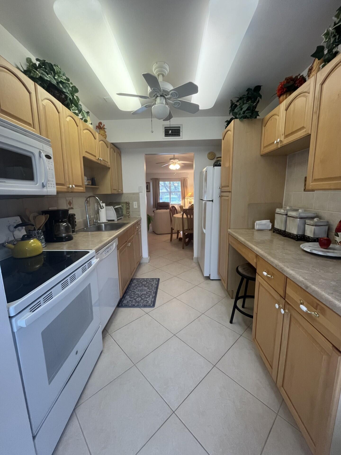 VILLAGES OF ORIOLE ABBEY CONDO - Residential Lease