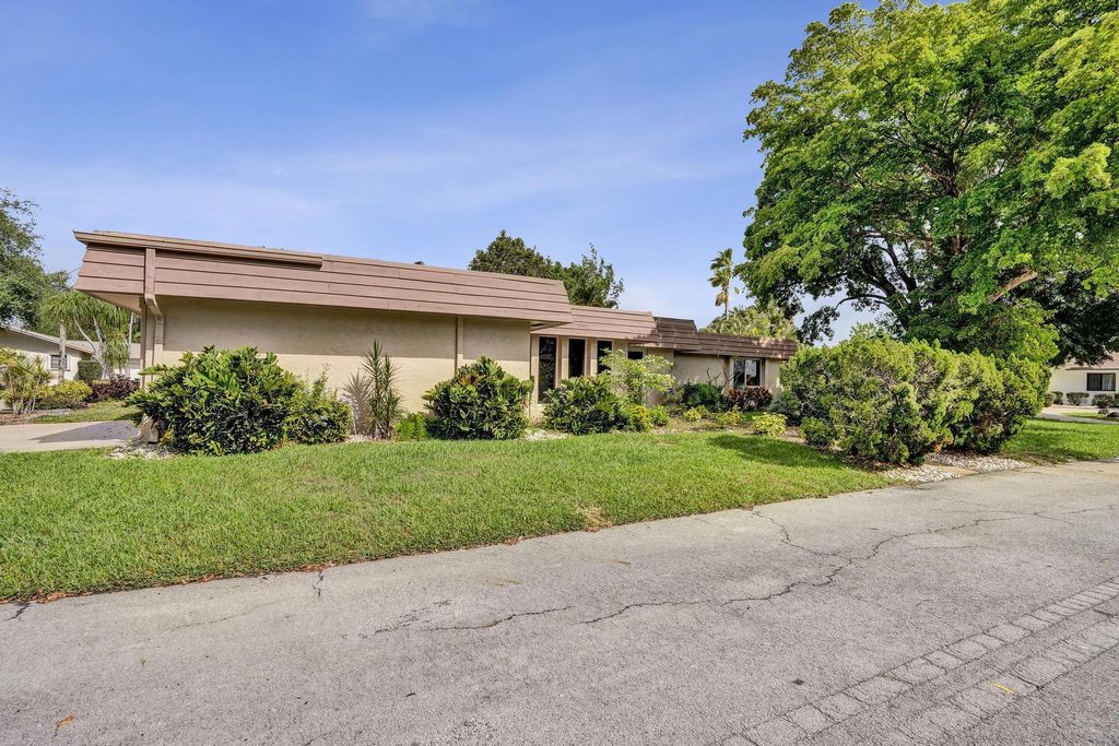 Photo of 6207 Jacaranda Circle, Tamarac, FL 33319 (MLS # B26011848)