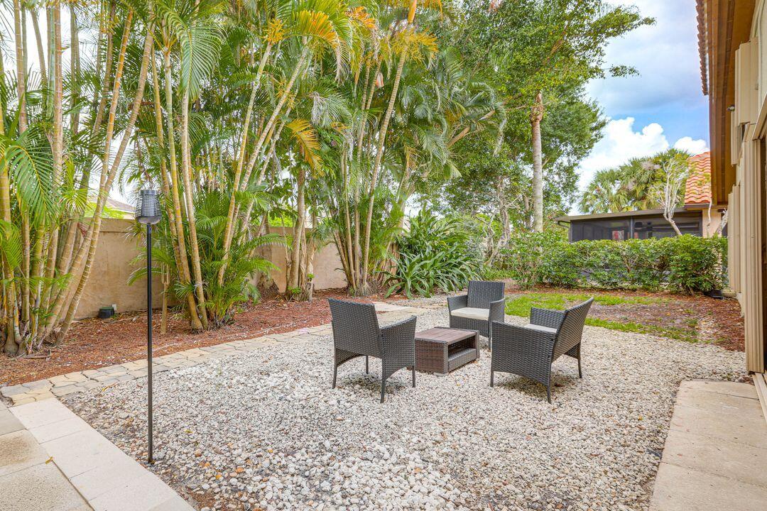 2856 SW Mariposa Circle