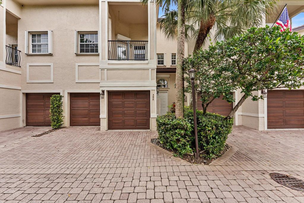 Photo of 352 NE 7th Avenue, Fort Lauderdale, FL 33301 (MLS # B26003909)