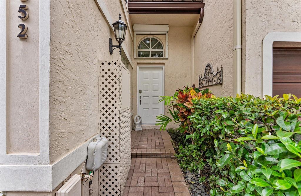 Photo of 352 NE 7th Avenue, Fort Lauderdale, FL 33301 (MLS # B26003909)