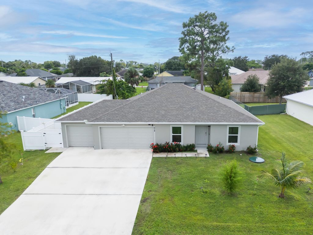 Photo of 514 NW Lincoln Avenue, Port Saint Lucie, FL 34983 (MLS # R11130644)