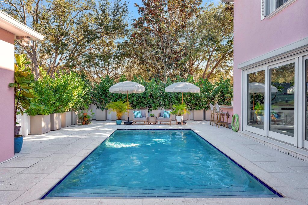 Photo of 313 Bougainvillea Drive, Jupiter, FL 33458 (MLS # R10963917)