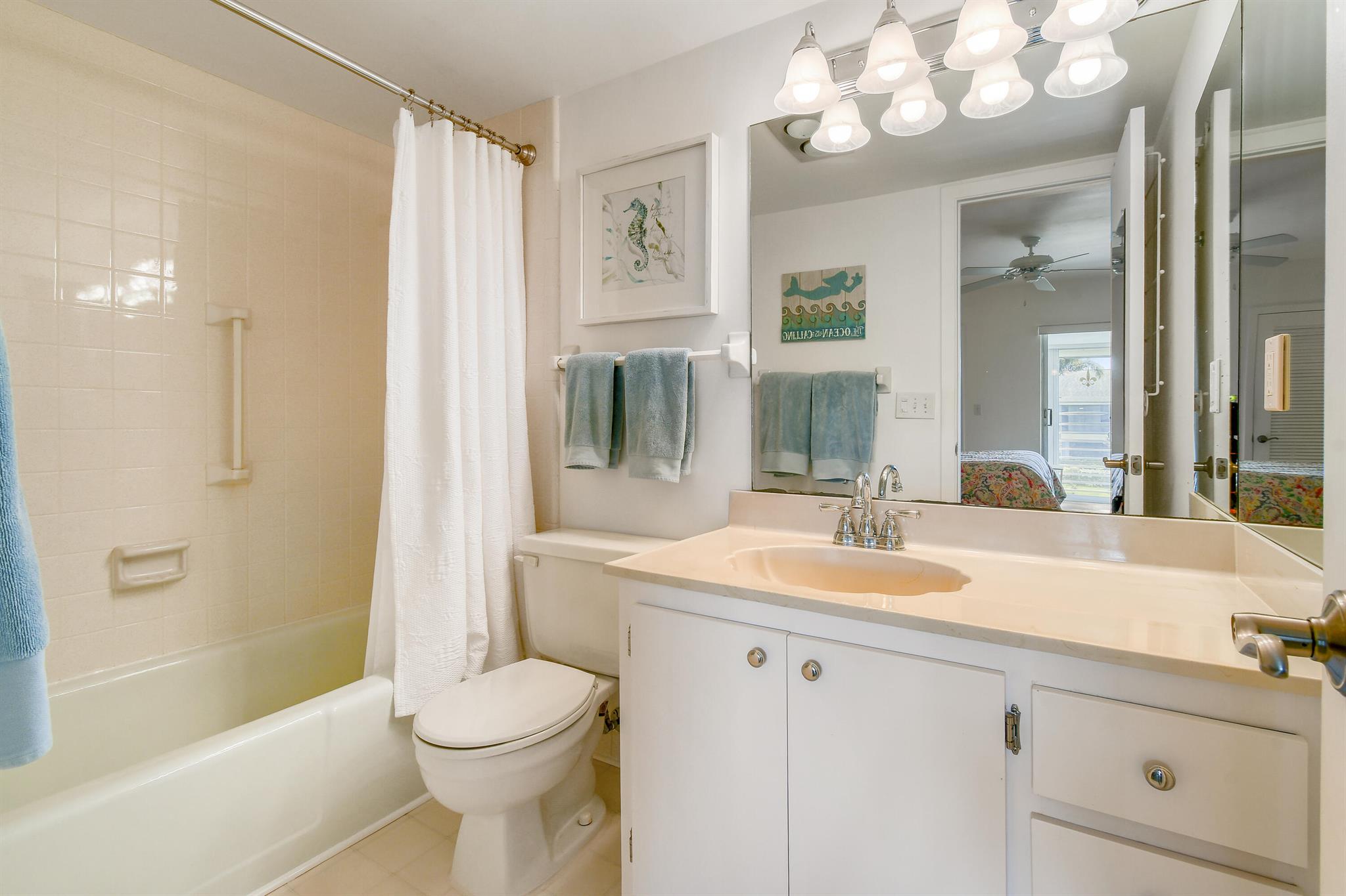 TEQUESTA GARDEN CONDO 6 - Residential