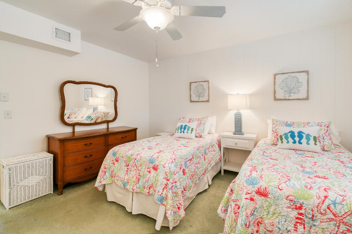 TEQUESTA GARDEN CONDO 6 - Residential