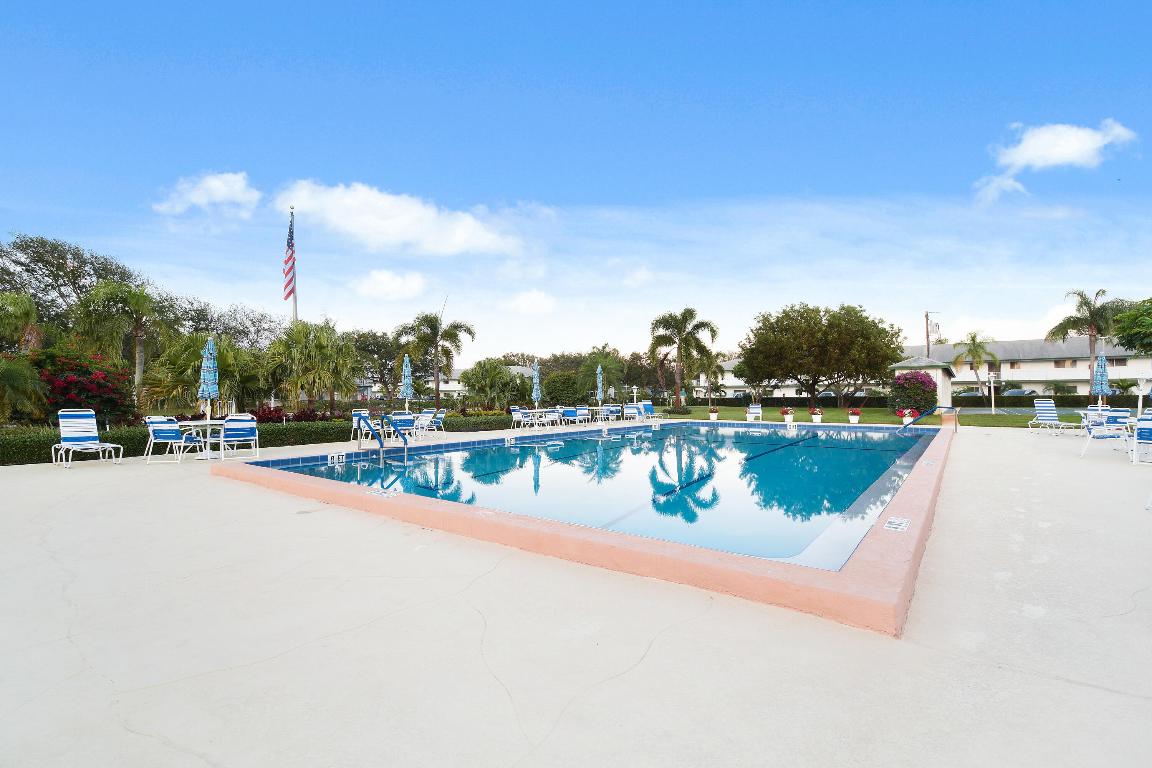 TEQUESTA GARDEN CONDO 6 - Residential