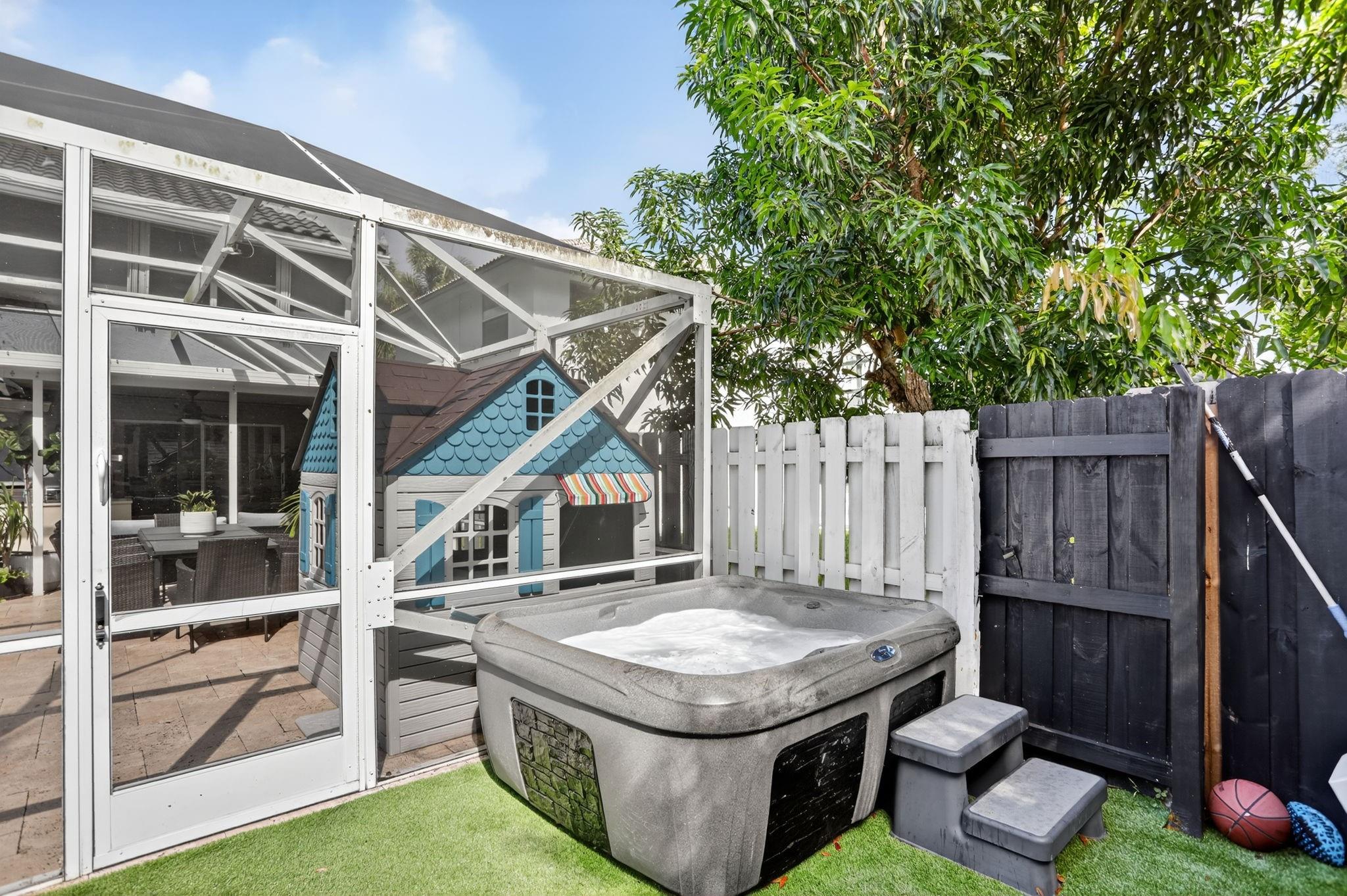 HILLSBORO COUNTRY CLUB - Residential