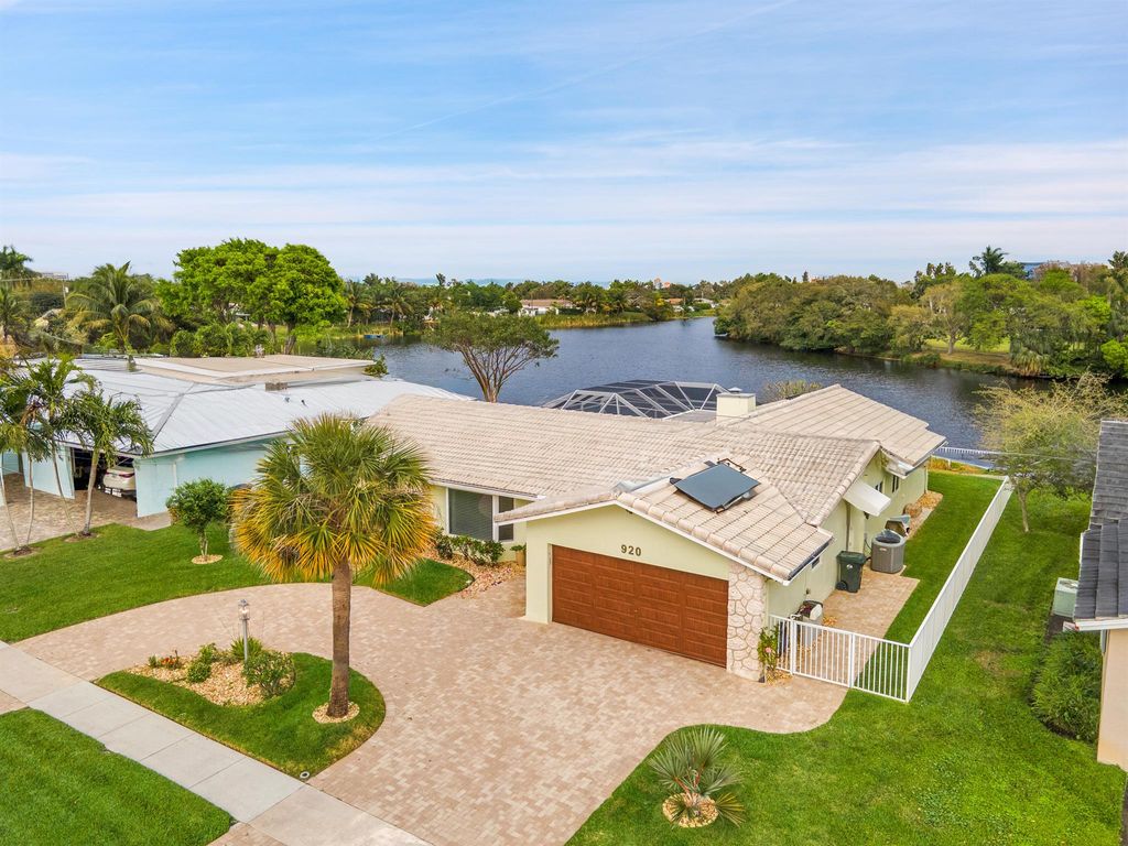 Photo of 920 SW 11th Terrace, Boca Raton, FL 33486 (MLS # R11082225)