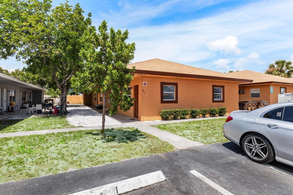 Beautifully Updated 1-Bedroom in Prime East Deerfield Beach Location!
Welcome home to this bright and modern 1-bedroom, 1-bathroom residence ideally situated in East Deerfield Beach. Recently updated with stylish finishes, this home offers comfortable living with an open layout, sleek kitchen, and spacious bedrooms. Enjoy the convenience of being just minutes from the beach, major highways, shopping, dining, and public transportation. Whether you’re commuting or relaxing by the ocean, this location has it all. Don’t miss this opportunity to live in one of South Florida’s most desirable areas!