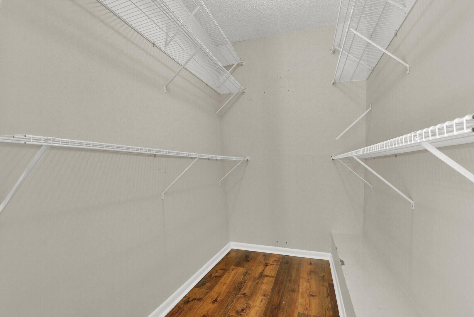 EMERALD LAKES - Residential