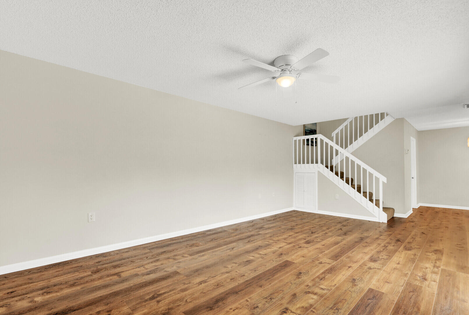 EMERALD LAKES - Residential