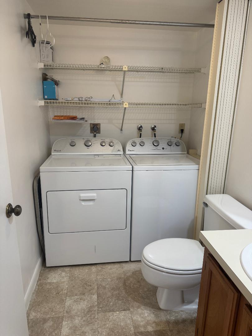 EMERALD LAKES - Residential