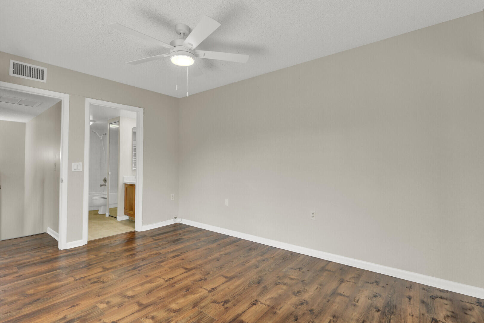 EMERALD LAKES - Residential