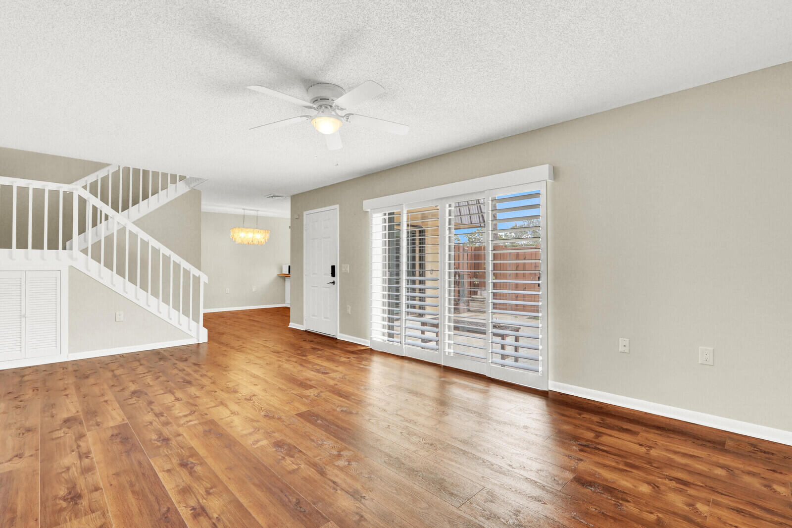 EMERALD LAKES - Residential