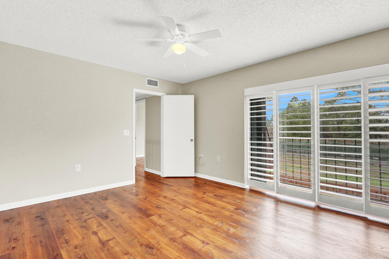 EMERALD LAKES - Residential